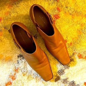 Classic Side Zipped Ankle Bootie | Very good condition | Size 7.5 | Bandolino